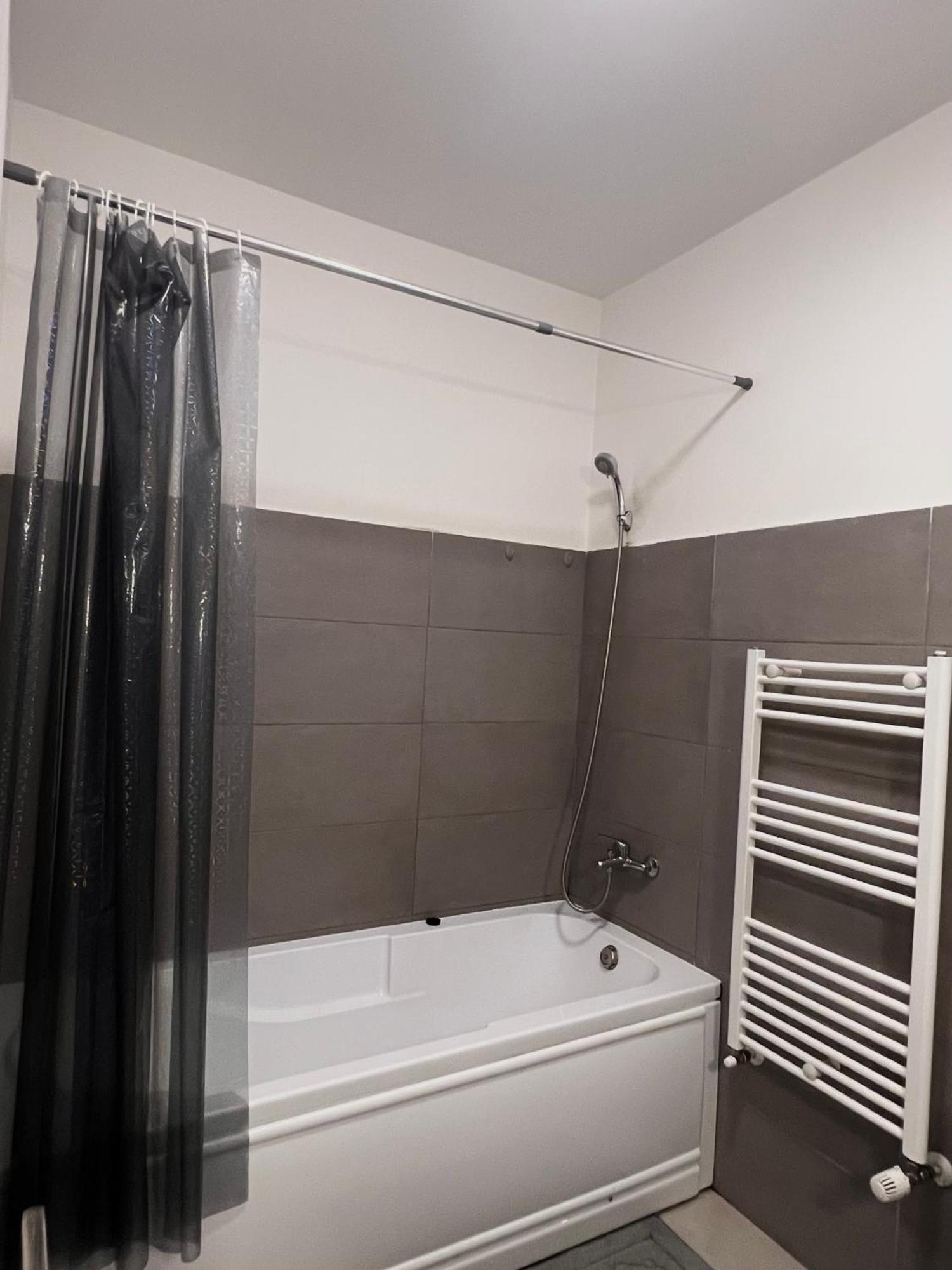 Ferienwohnung Apartament Madeira Oradea Exterior foto