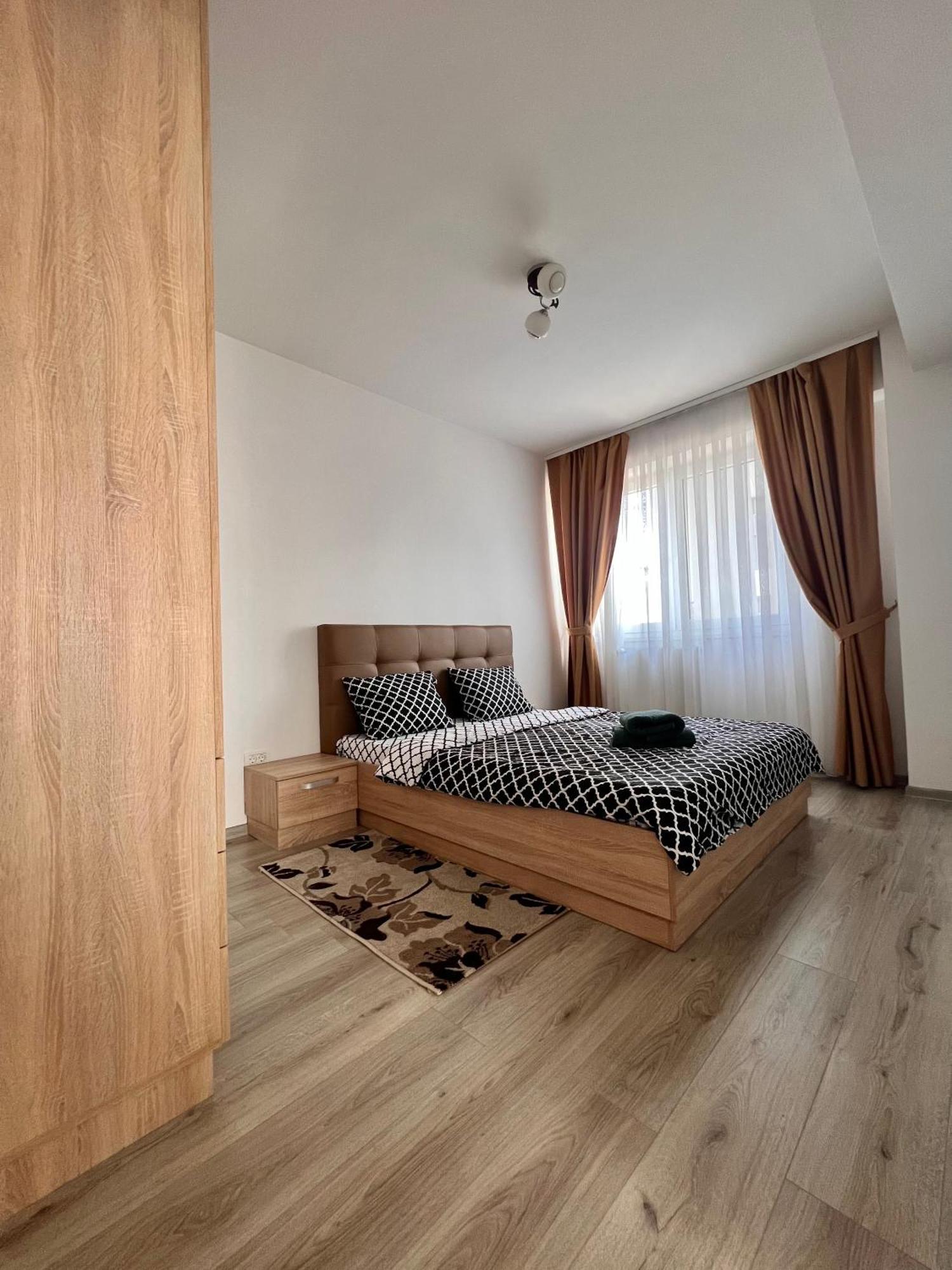 Ferienwohnung Apartament Madeira Oradea Exterior foto